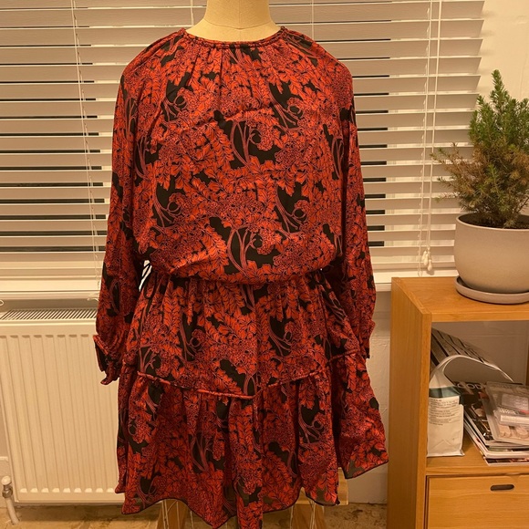 Aritzia Wilfred Dress - Picture 1 of 2